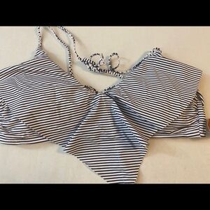 NWT Arizona Jean Company Swimsuit Top M